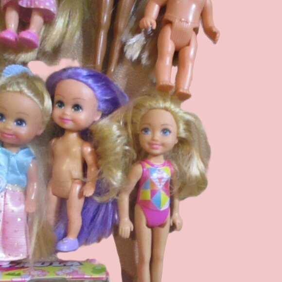 Lot Of 11 Barbie Sister Kelly,Chelsea-Zura/Simba/Chic Dolls With Outfits & Acces - Picture 7 of 9